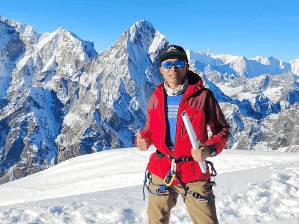 Which is the easiest mountain to climb in Nepal-guide in mera