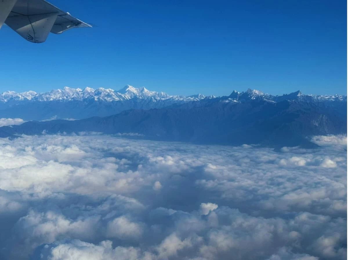 above-the cloud-for-mountain-flight