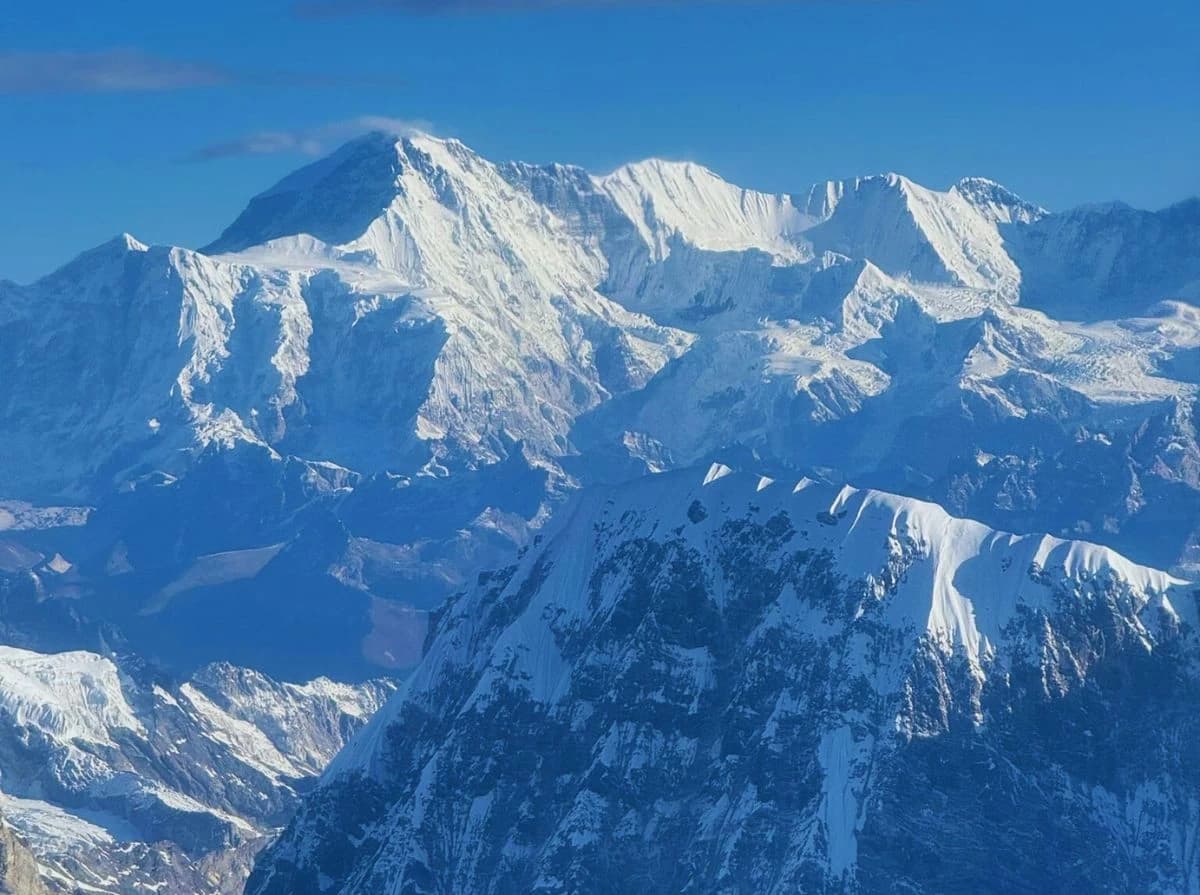 everest-during-mountain-flight