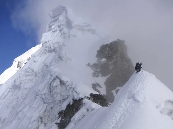 What to expect on the Lobuche Peak Expedition?