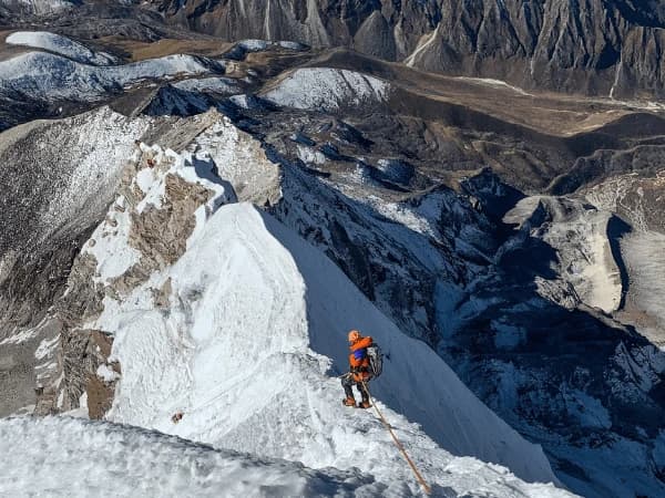 Lobuche Peak vs Island Peak, Which Is Harder to Climb