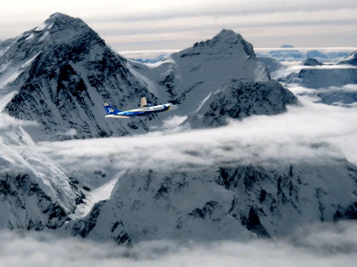 Everest Mountain Flight
