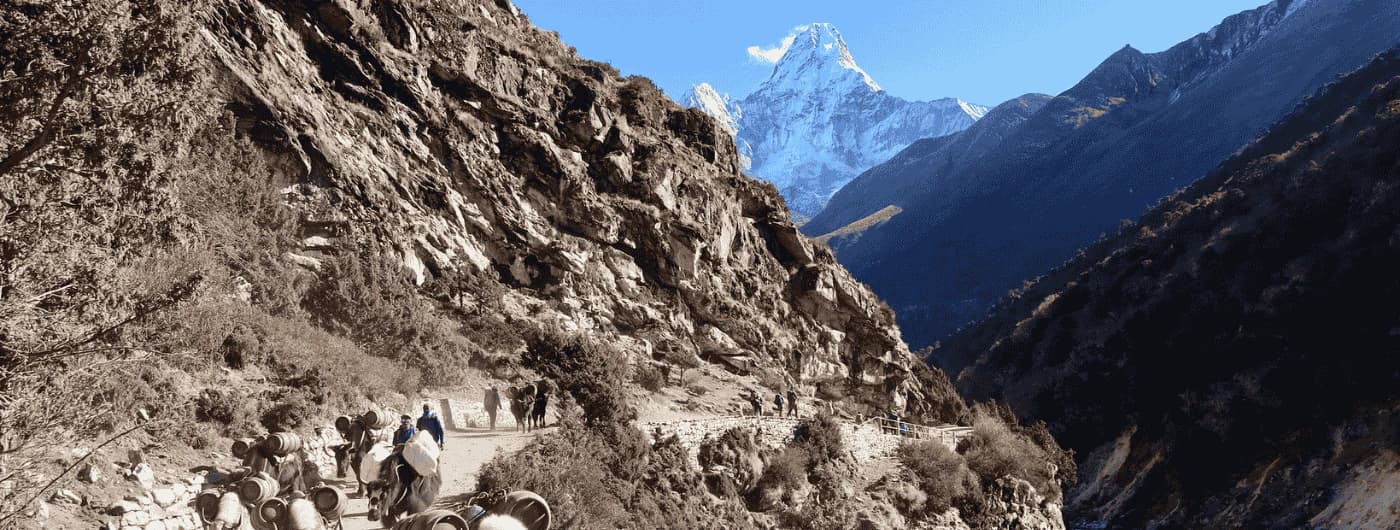 Why is Autumn the best time to trek in Nepal?