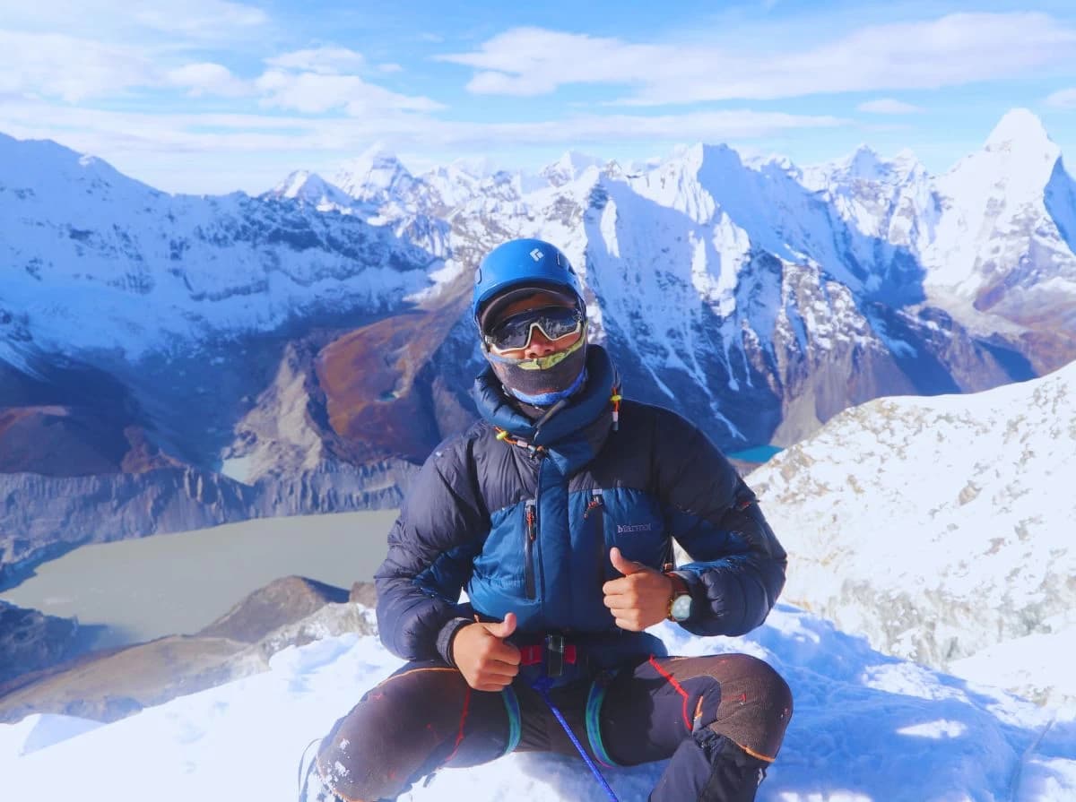 island-peak-climbing-with-everest-base-camp
