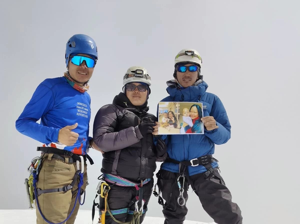 island-peak-climbing-with-everest-base-camp-19-days