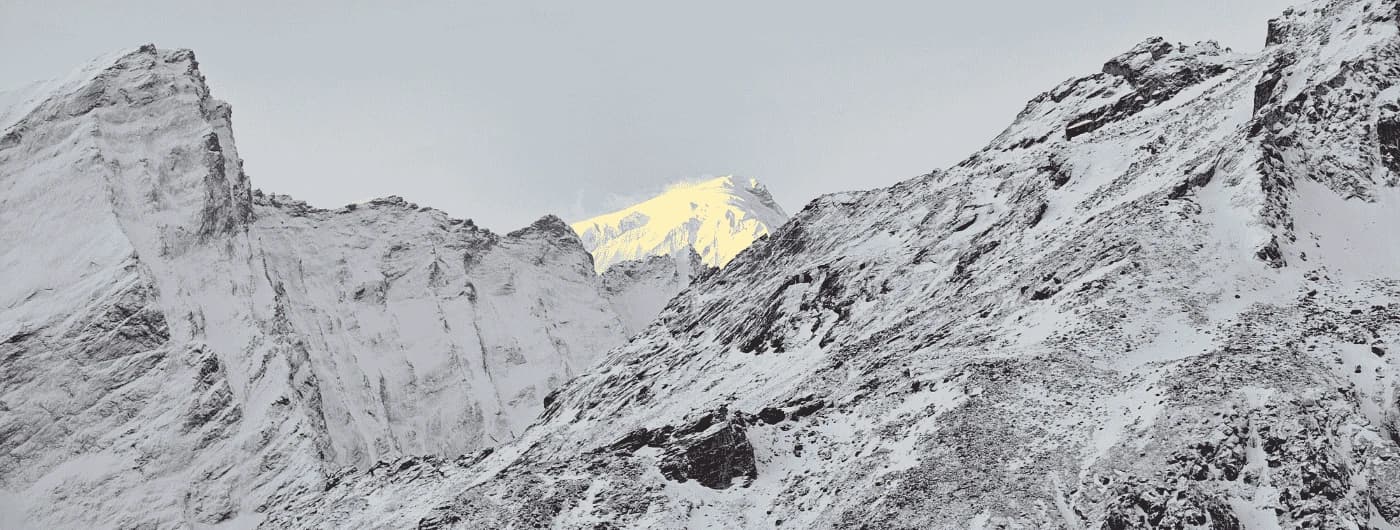 What is the minimum number of days for Manaslu Circuit Trek