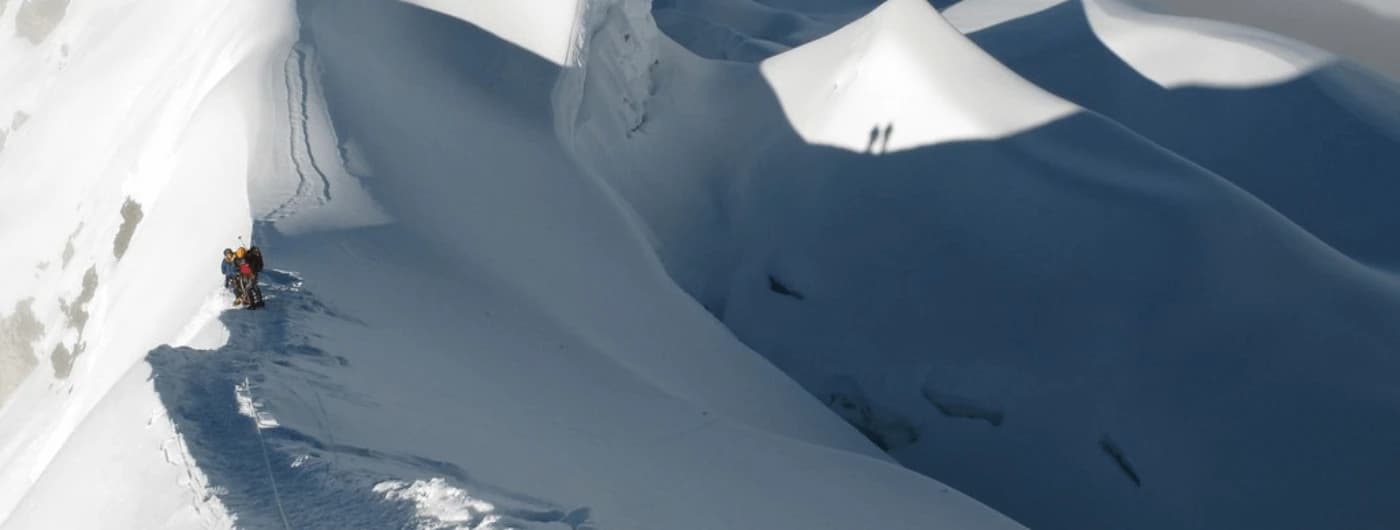 Lobuche Peak vs Island Peak, Which Is Harder to Climb