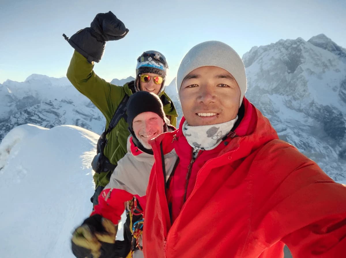 Short Lobuche Peak Climbing