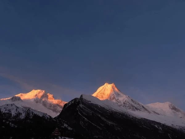 Golden mountain manaslu