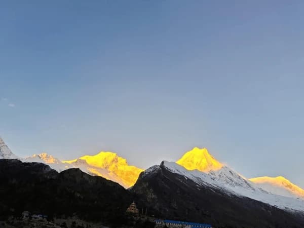 Sunrise on the top of manaslu
