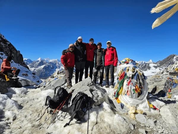 Trekkers in ebc