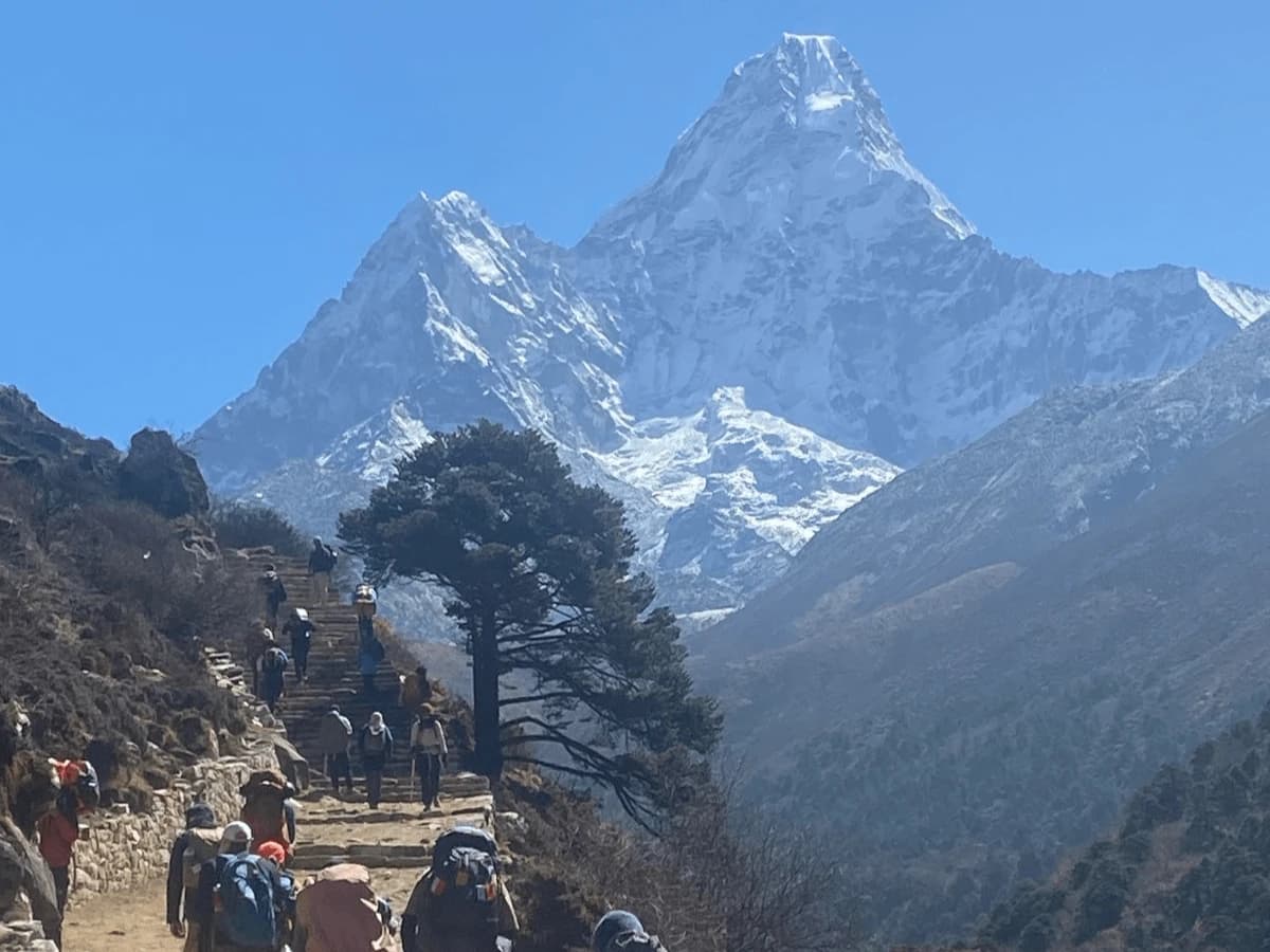 Crowd In Everest Trek