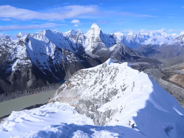 island-peak-climbing-with-everest-base-camp-19-days