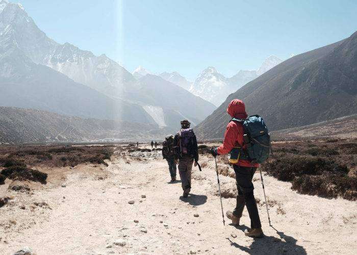 why trekking with guide in nepal